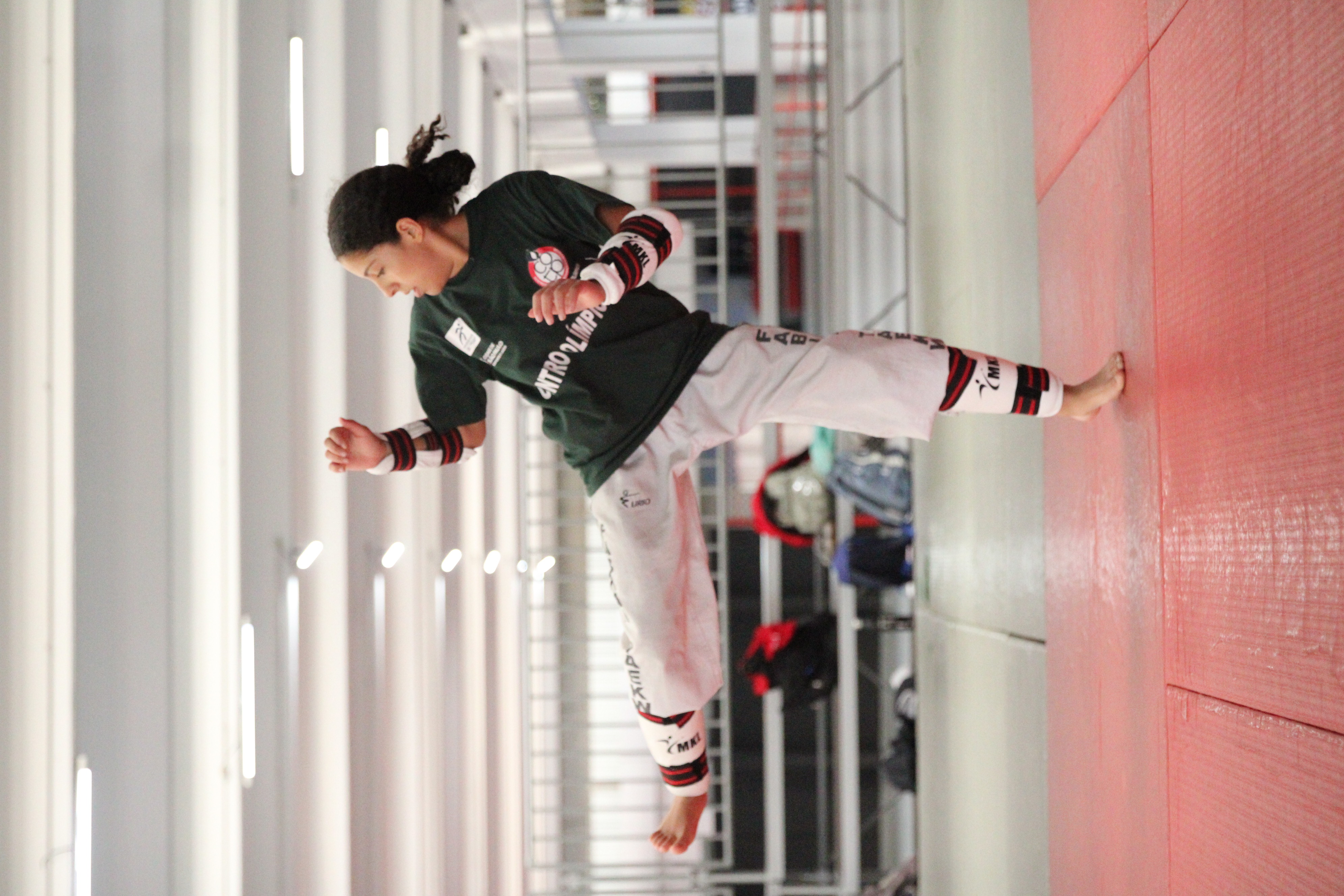 Na imagem, atleta de taekwondo do Centro Olímpico de Treinamento e Pesquisa.